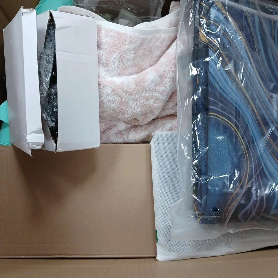 BOX OF APPROXIMATELY 10 ASSORTED ITEMS TO INCLUDE - TORAPHEIE BIN LINERS , JACQUARD HAND TOWEL ETC