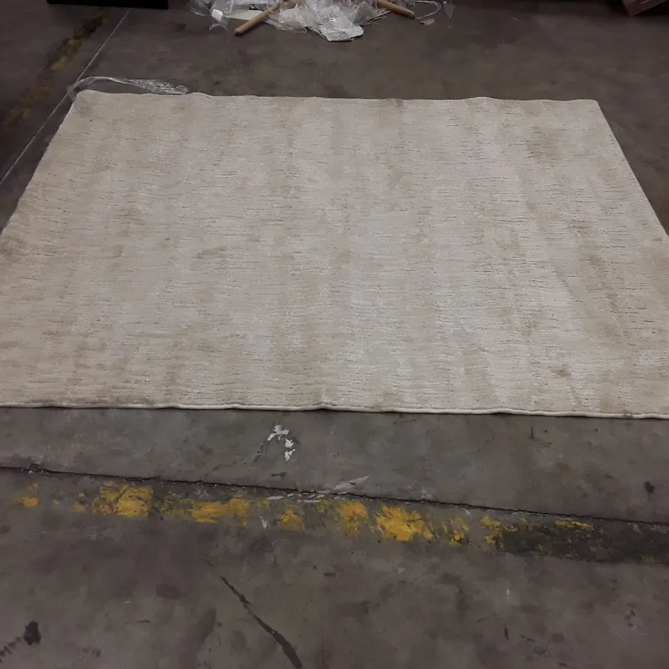 QUALITY DESIGNER AREA RUG // APPROX SIZE: 180 x 230cm