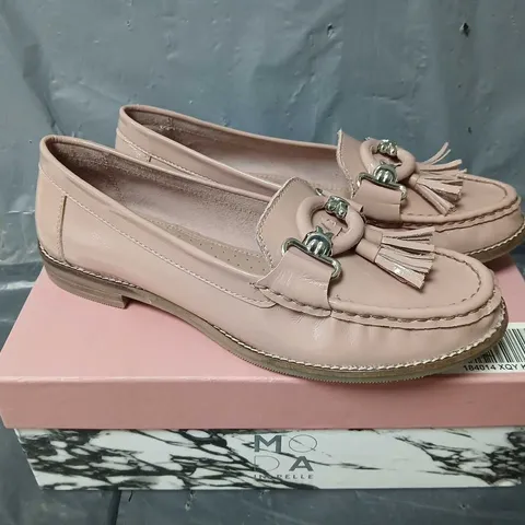 BOXED PAIR OF MODA IN PELLE FALCONCIE PATENT LEATHER SHOES IN NUDE - SIZE 39