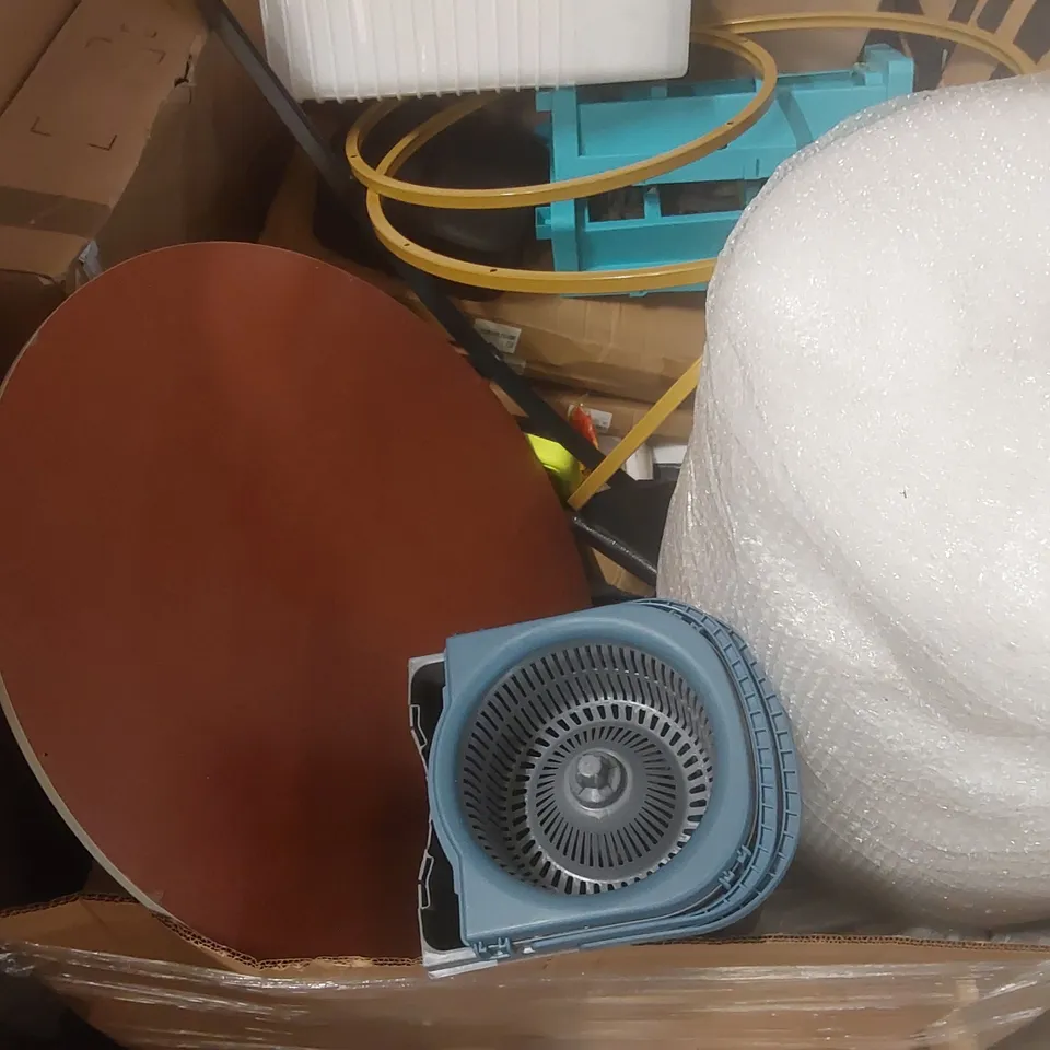 PALLET CONTAINING A VERY LARGE QUANTITY OF ASSORTED CONSUMER PRODUCTS INCLUDING: BUBBLE WRAP, COFFEE TABLE PARTS ECT
