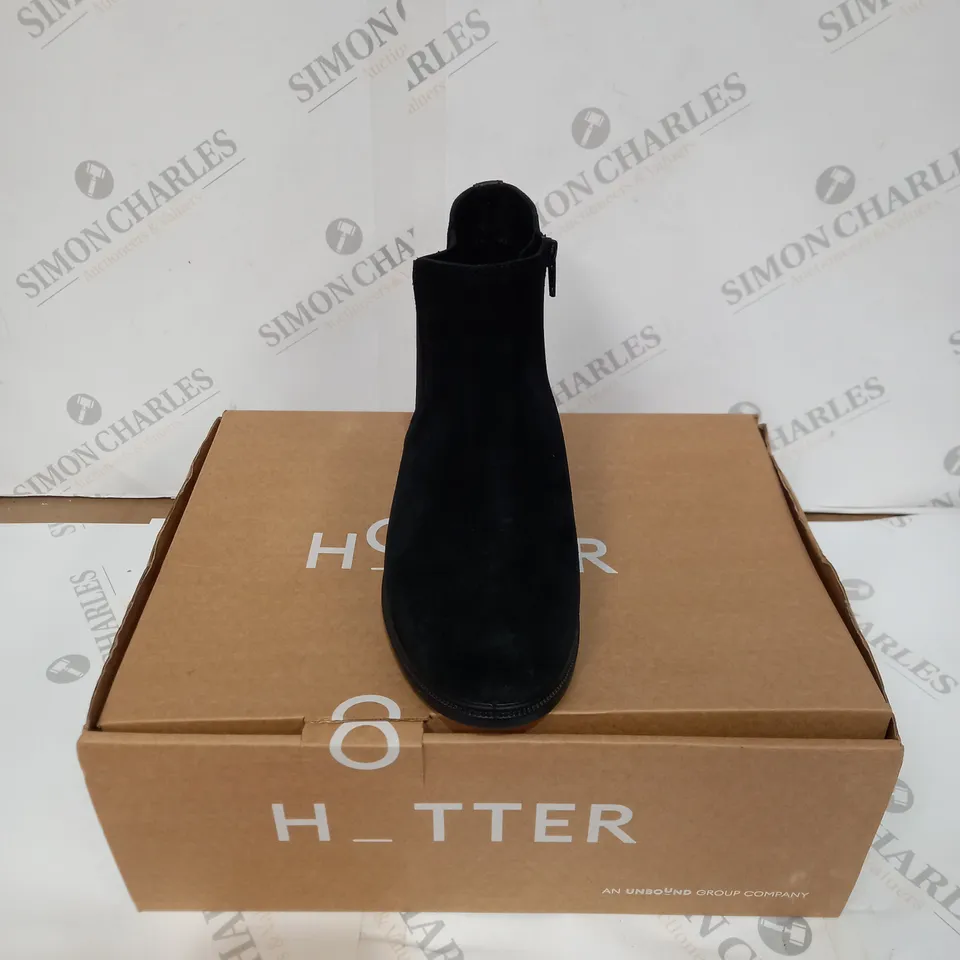 BOXED PAIR OF HOTTER TENBY ANKLE BOOT - BLACK METALLIC, SIZE 6.5