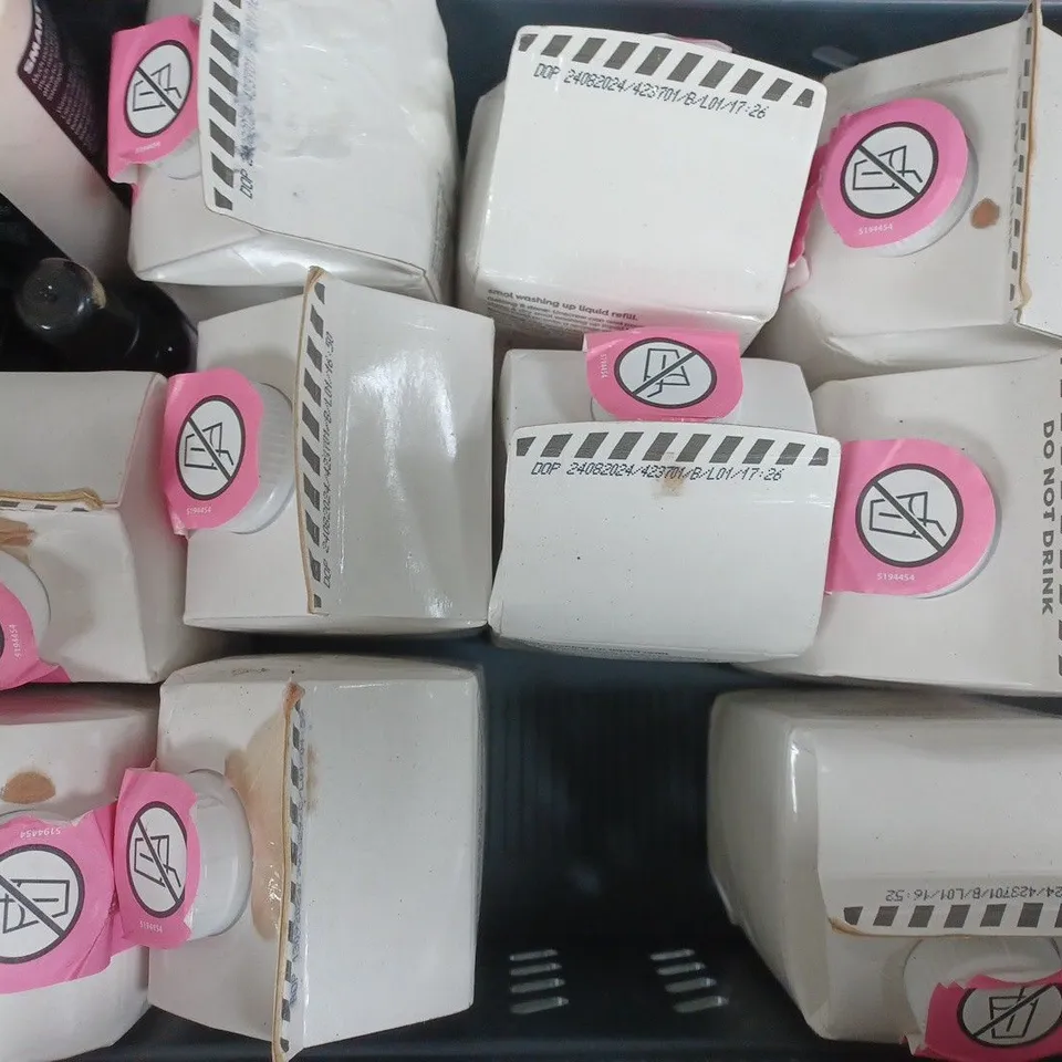 APPROXIMATELY 10 ASSORTED HOUSEHOLD ITEMS TO INCLUDE WASHING UP LIQUID, EPOXY RESIN, ETC - COLLECTION ONLY