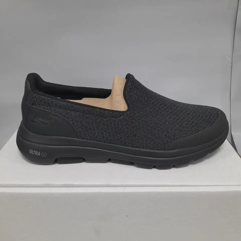 PAIR OF SKECHERS MEN'S BLACK TRAINERS, UK SIZE 8