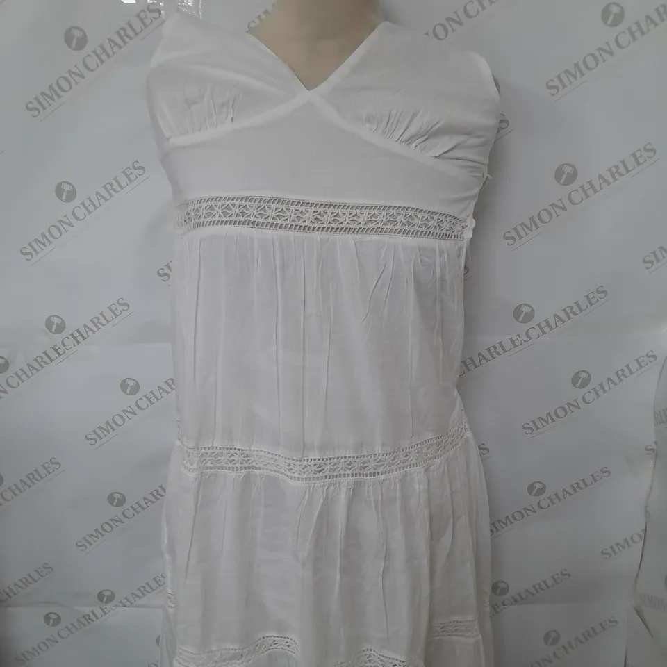 APPROXIMATELY 15 ASSORTED COTTON ON CLOTHING ITEMS TO INCLUDE STELLA HALTER MAXI DRESS IN WHITE SIZE 36EU, LOOSE FIT HOODIE IN BLACK SIZE M, BLAKE DENIM MAXI SKIRT SIZE 44EU