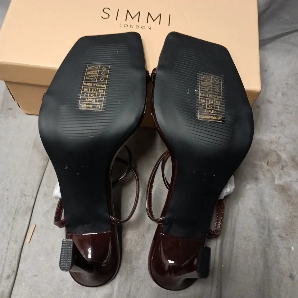 BOXED SIMMI LONDON APPLE-1 BROWN PATENT SANDALS – UK 7 (EU 40, US 9)
