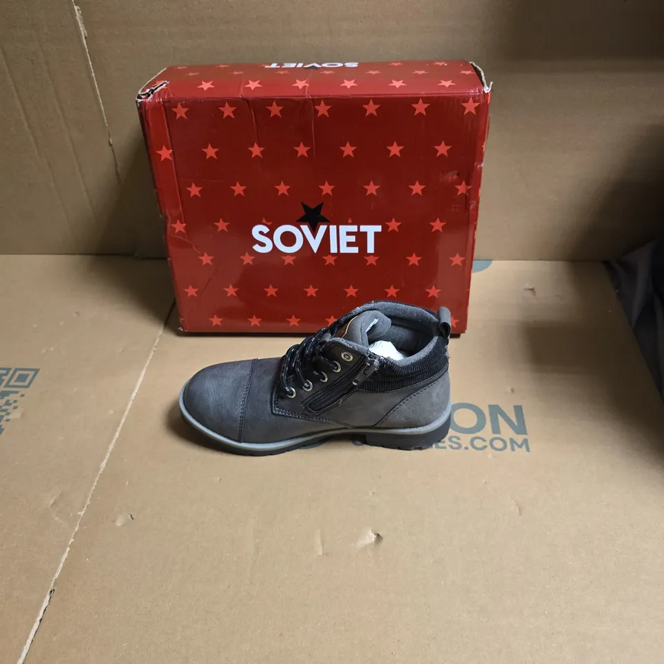 BOXED SOVIET BOOTS – GREY LEATHER OUTDOOR BOOT - UK SIZE 13 CHILDS