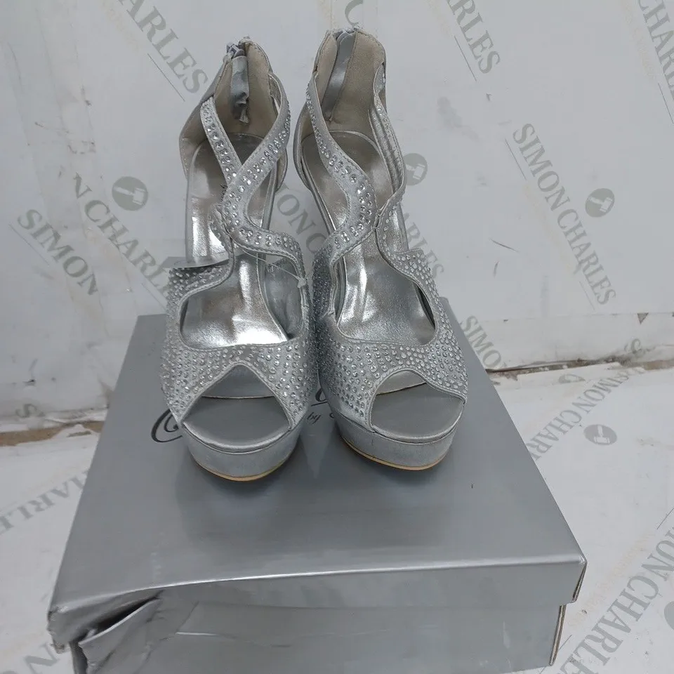 LOT OF 14 PAIRS OF OCCASIONS BY CASANDRA LADIES SHOES