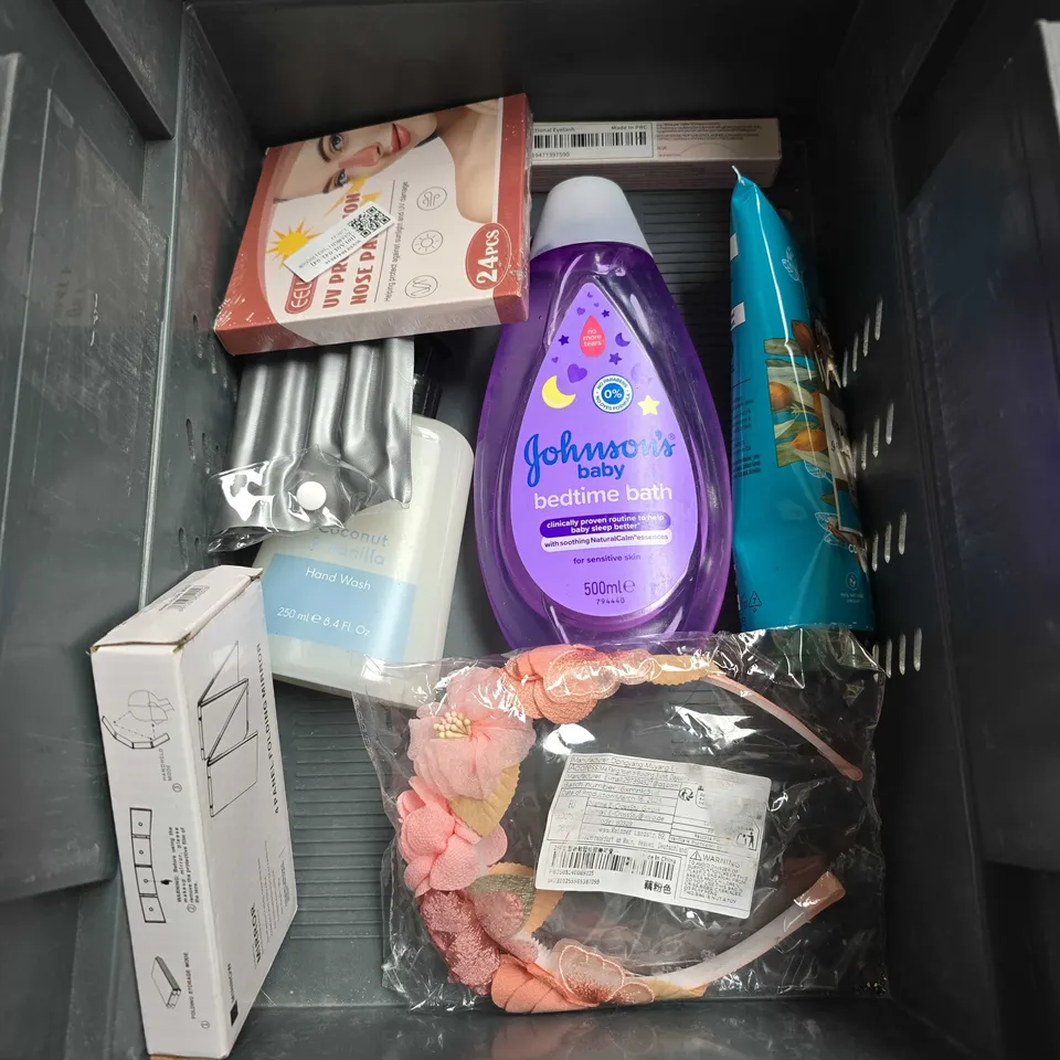 APPROXIMATELY 20 ASSORTED HEALTH & BEAUTY PRODUCTS TO INCLUDE - DR SQUATCH BODY WASH - GRUUM REVITLISING FACIAL GEL - SKIN+ME RICH MOISTURISER - ETC
