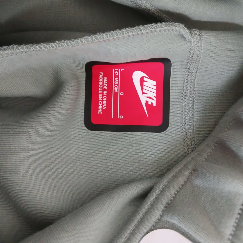 KIDS NIKE TECH SAGE GREEN PANTS SIZE 147-158cm