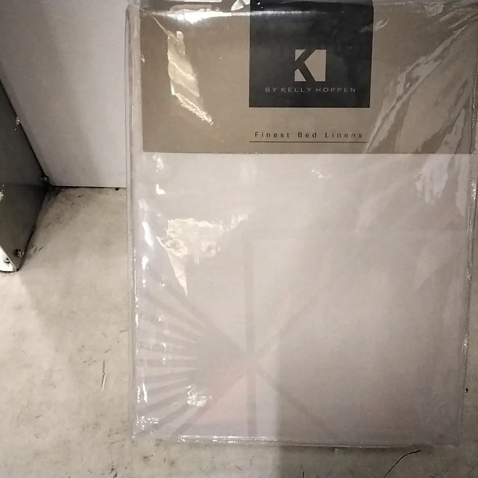 BOXED BRAND NEW KELLY HOPPEN SILVER/ GREY  KING SIZE DUVET SET 