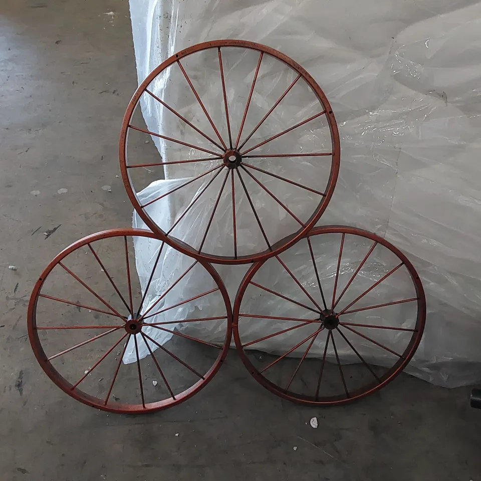 WHEEL WALL DECOR ART PIECE 