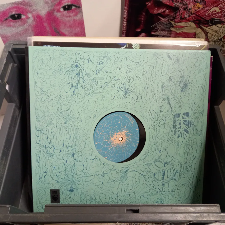BOX OF APPROX 10 VINYLS INCLUDING LED ZEPPLIN, EVERYTHING IS ALRIGHT AND LUKE UNA 