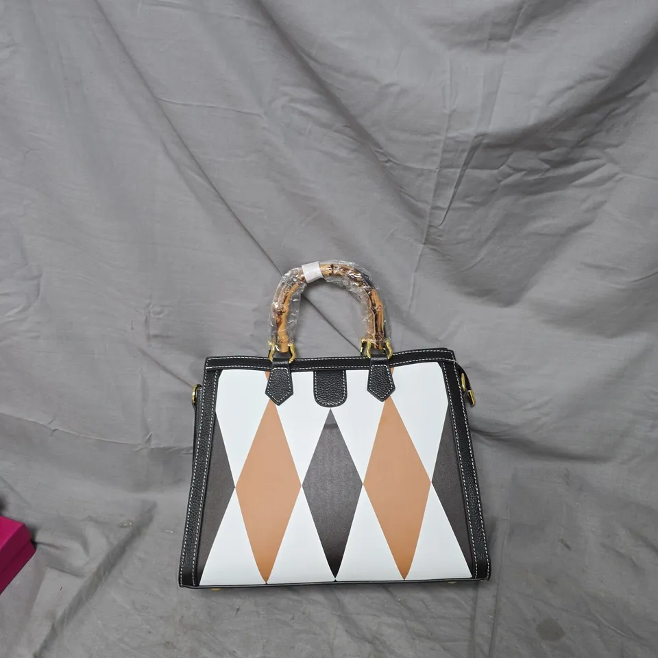 BLACK PEBBLE HANDBAG WITH GEOMETRIC DIAMOND PANEL – TOP-HANDLE, GOLD HARDWARE