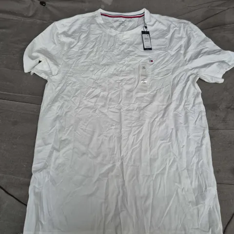 TOMMY HILFIGER SLIM FIT CREW NECK T-SHIRT IN WHITE - XL