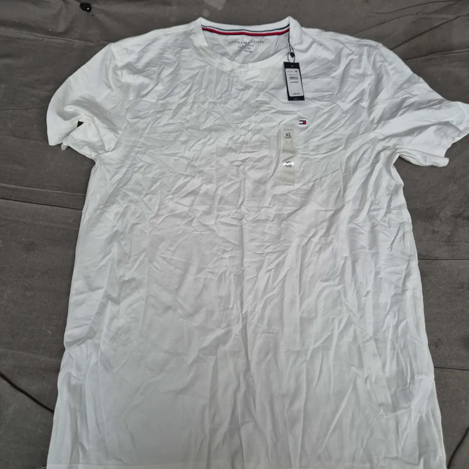 TOMMY HILFIGER SLIM FIT CREW NECK T-SHIRT IN WHITE - XL