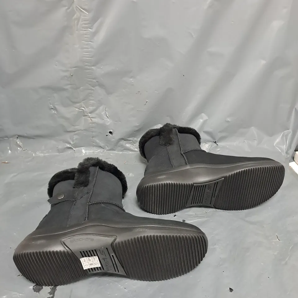 BOXED PAIR OF SKETCHERS ON THE GO BLACK BOOTS SIZE 6.5