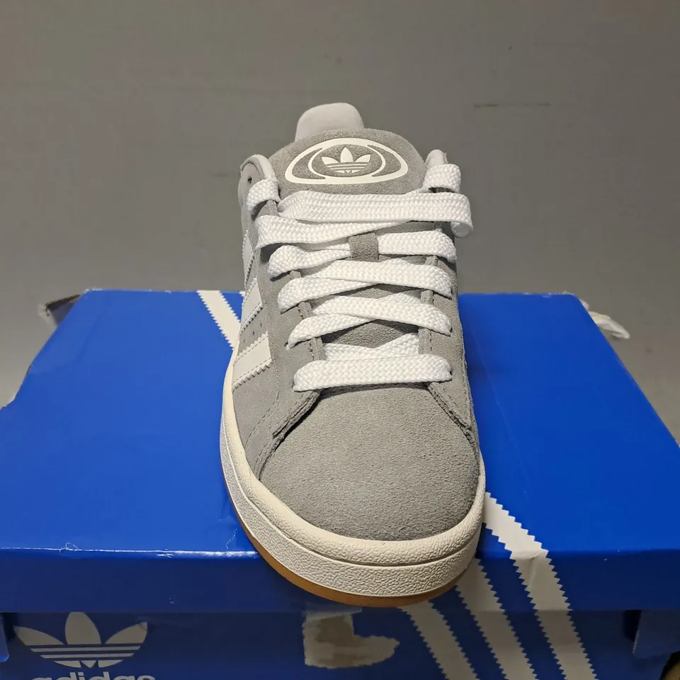 BOXED ADIDAS ORIGINALS JUNIOR CAMPUS 00S TRAINER - GREY - SIZE 5