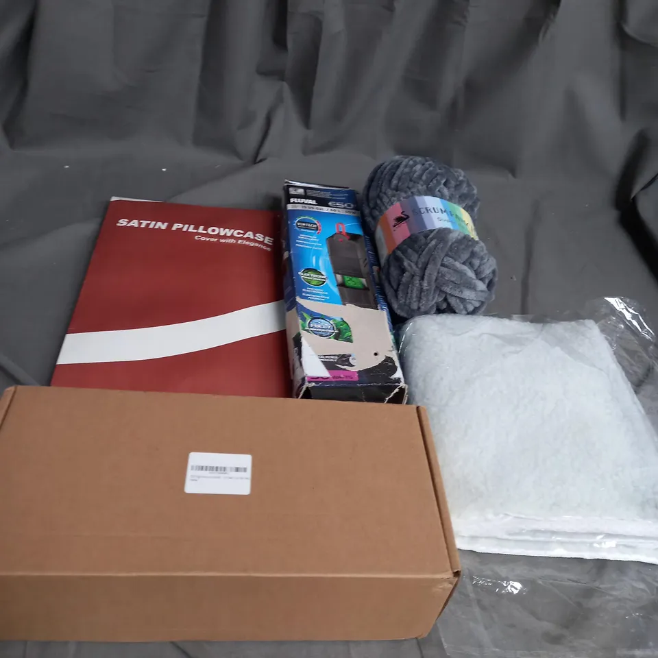 BOX OF APROXIMATELY 12 ASSORTED HOUSEHOLD ITEMS TO INCLUDE BLANKETS , PILLOW CASES , SHOWER HANDLES , ETC 