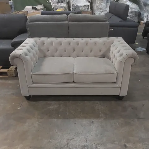 QUALITY DESIGNER HAMPTON 2 SEATER CHESTERFIELD SOFA, CHAMPAGNE CLASSIC VELVET