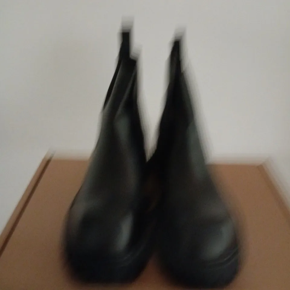 BOXED PAIR OF KOI FREEDOM BLACK SQUARE TOE BOOTS - SIZE 9