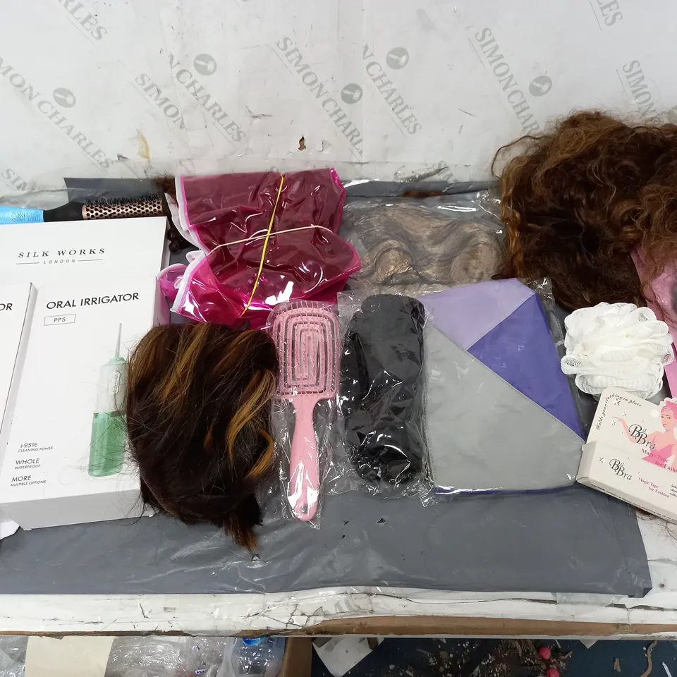 BOX OF APPROXIMATELY 12 ASSORTED COSMETIC ITEMS TO INCLUDE- WIGS - EXTENSIONS - COMBS ETC. 