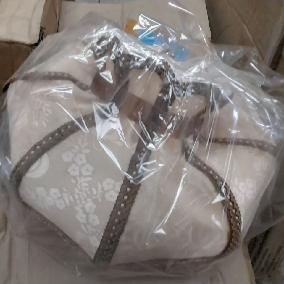 BOXED LAMPSHADE BEIGE (DAMAGED)