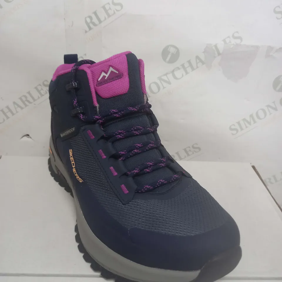 SKETCHERS NAVY BLUE & PINK DISCOVER BOOTS SIZE 5.5