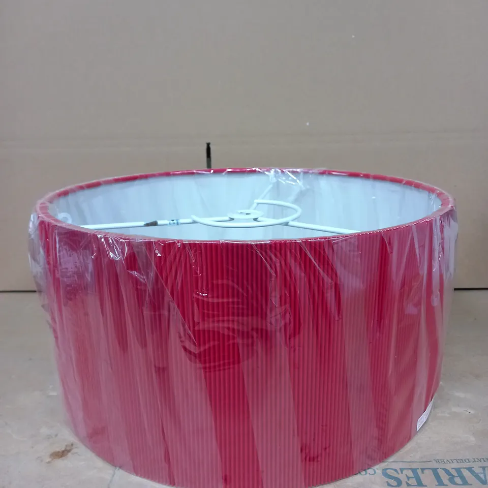 RED RIBBED LIGHTSHADE 40CM