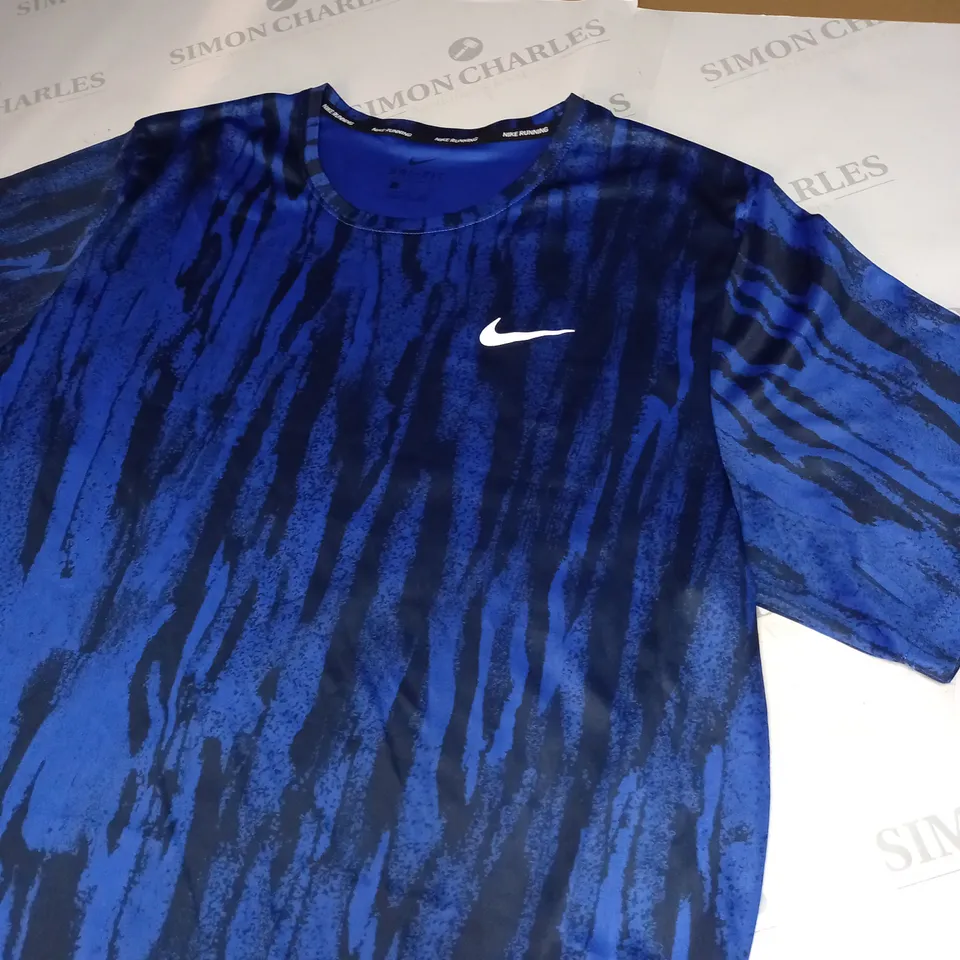 NIKE LOGO RUNNING T-SHIRT SIZE L