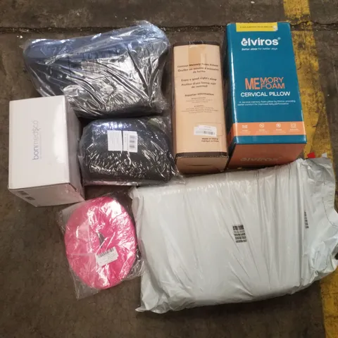 PALLET CONTAINING ASSORTED PILLOWS & CUSHIONS