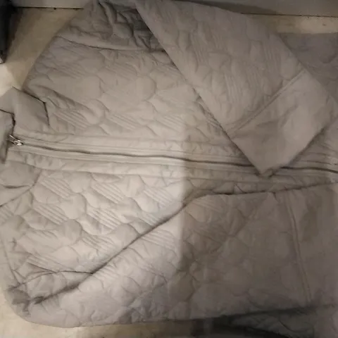BOX CONTAINING MARLA WAYNE LIGHT GREY JACKET SIZE M , 3 PCS