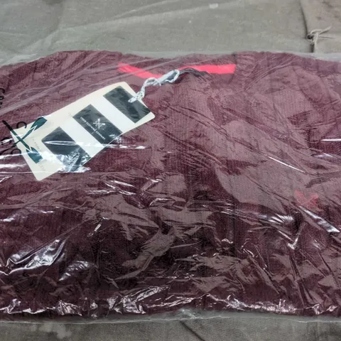 CREW CLOTHING COMPANY CABLE KNIT JUMPER – BURGUNDY, XL