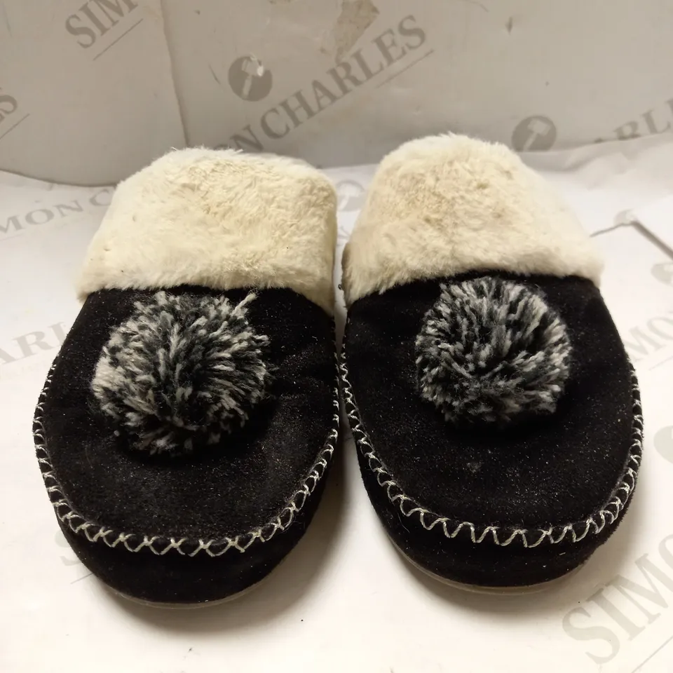 VIONIC BLACK GRACE SLIPPERS - SIZE 5