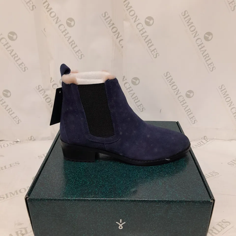 PAIR OF EMU AUSTRALIA DARK BLUE ANKLE BOOTS - SIZE 7
