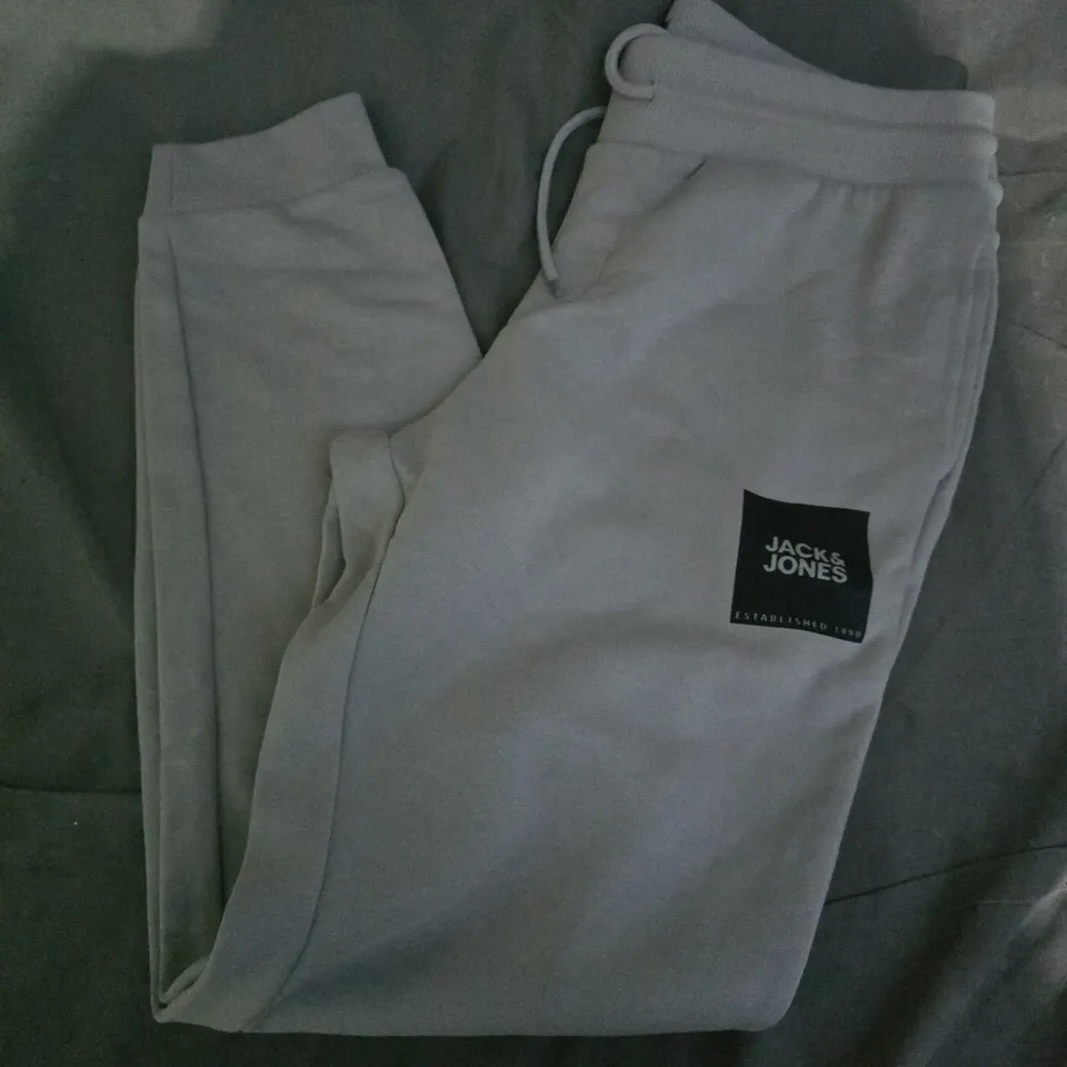 JACK & JONES JOGGERS IN GREY - LARGE