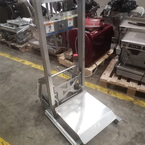 GENIE LOAD LIFTER 