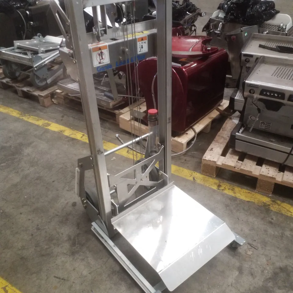 GENIE LOAD LIFTER