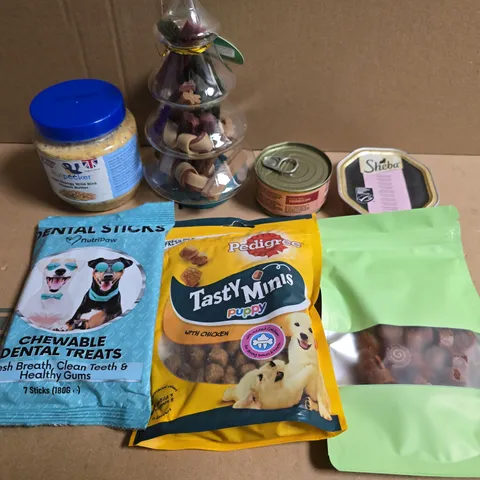 APPROX 15 ASSORTED PET FOODS & TREATS TO INCLUDE TASTY MINIS, SHEBA  AND DENTAL TREATS 