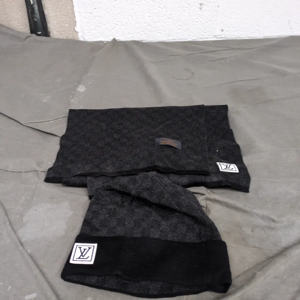 LOUIS VUITTON 100% CASHMERE GREY SCARF WITH HAT