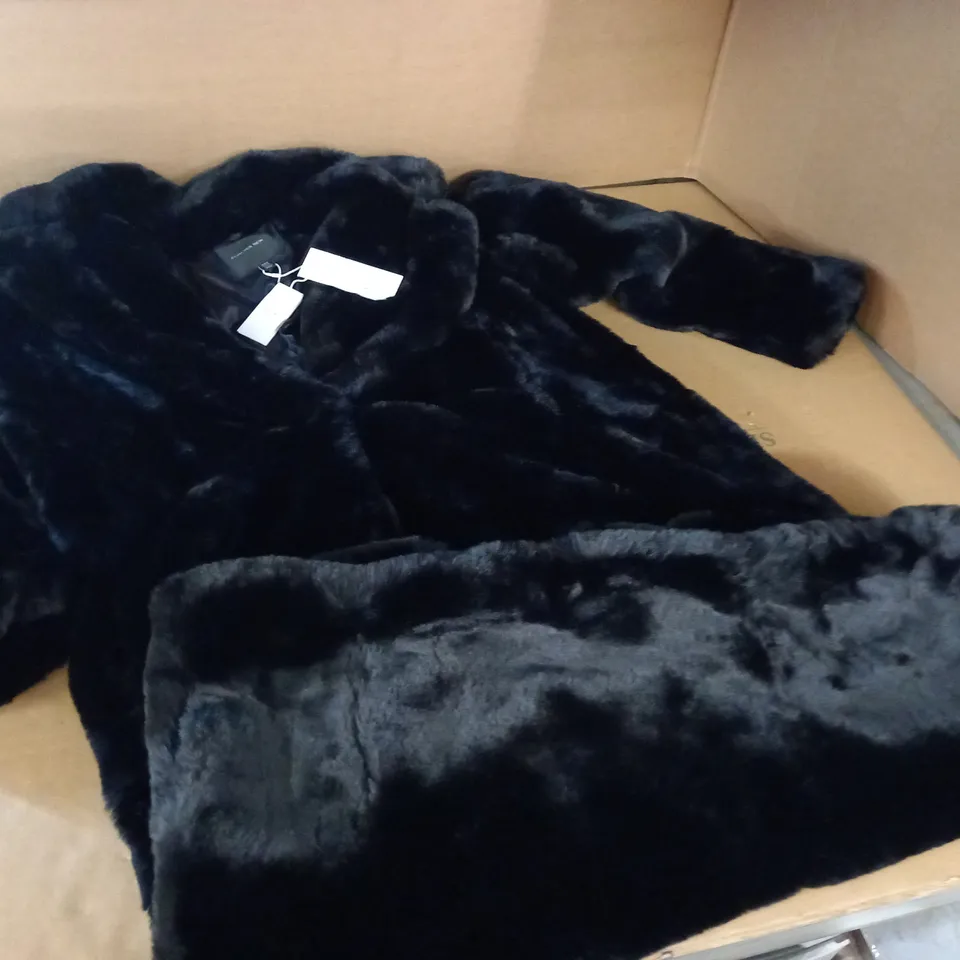 FOREVER NEW CAYTELONGLINE FUR COAT IN BLACK - 14