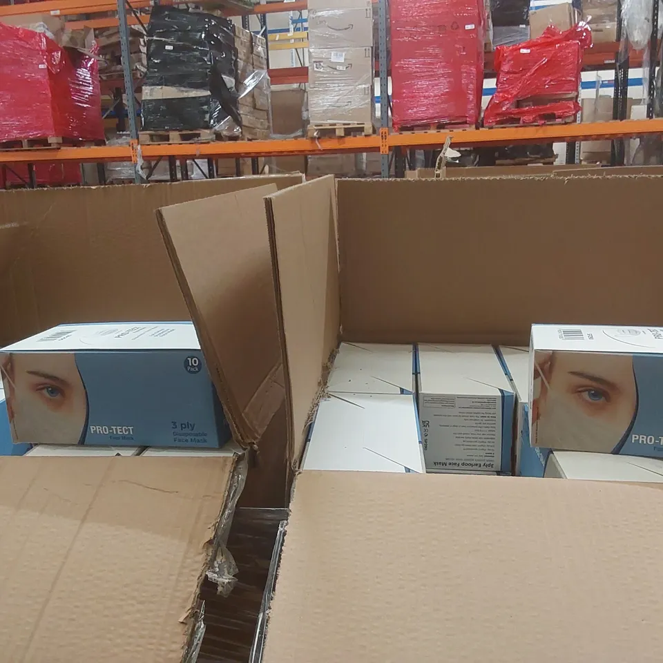 PALLET CONTAINING A VERY LARGE QUANTITY OF MEDICAL FACE MASKS