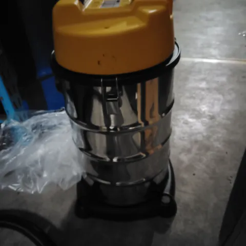 BOXED INDUSTRIAL VACUUM CLEANER