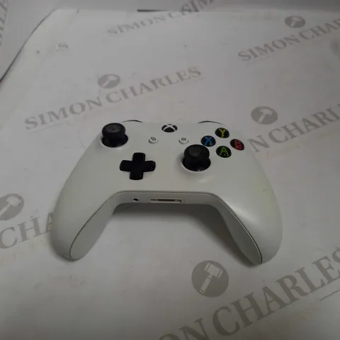 XBOX WIRELESS CONTROLLER - WHITE
