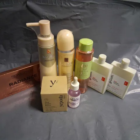 APPROXIMATELY 20 ASSORTED HEALTH AND BEAUTY PRODUCTS TO INCLUDE; PIXI, REVOLUTION, SWEET BEE, REVIIVE AND GRUUM