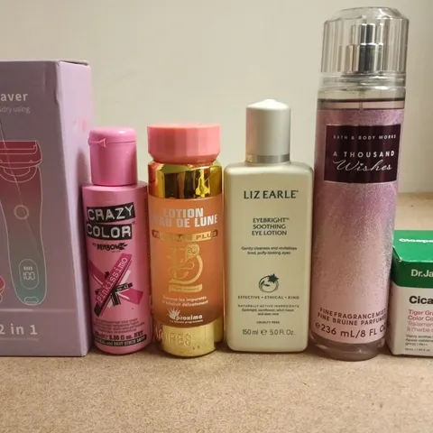 APPROXIMATELY 15 ASSORTED HEALTH & BEAUTY PRODUCTS TO INCLUDE LADY SHAVER , LIZ EARLE AND CRAZY COLOR 