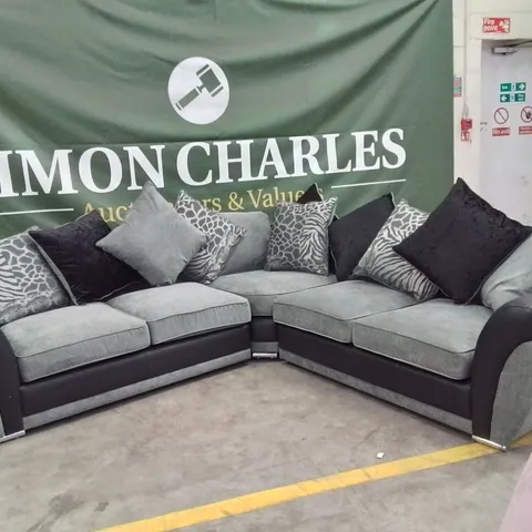 QUALITY DESIGNER FABRIC UPHOLSTERED GREY/BACK CORNER SOFA WITH SCATTER CUSHIONS 