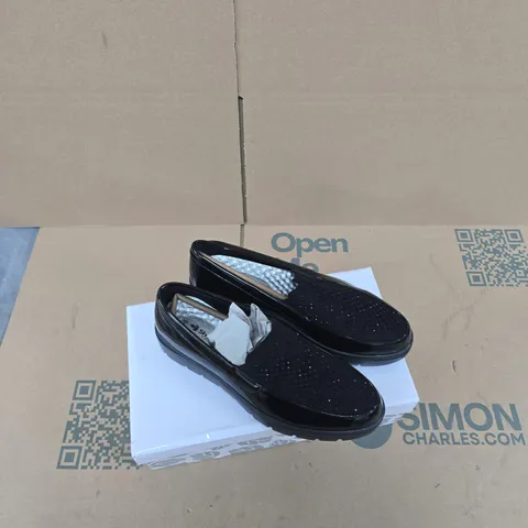 SHOE TREE COMFORT BARBARA BLACK PATENT SHOES – UK 4 (WOMEN)