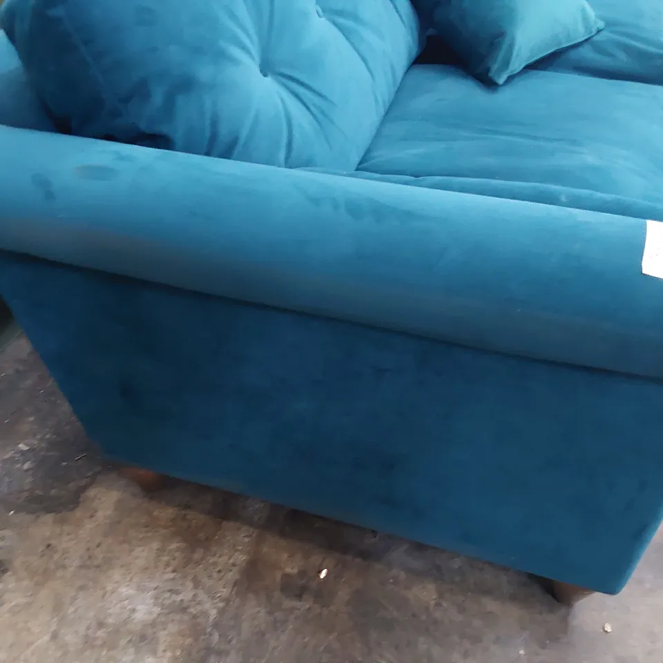 QUALITY BRITISH DESIGNER LOUNGE Co. FOUR SEATER SOFA WITH BOLSTER ROLLS TURQUOISE PLUSH FABRIC 