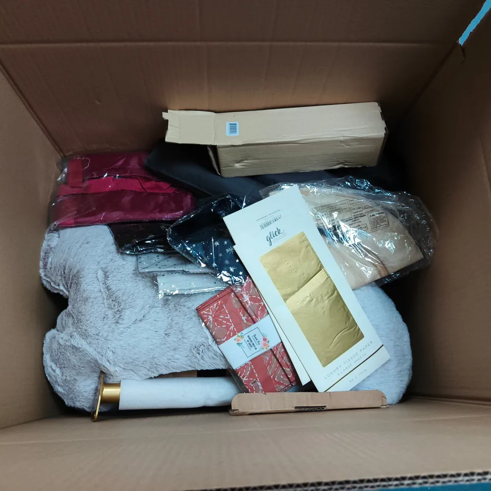 BOX OF APPROXIMATELY 20 ASSORTED HOUSEHOLD ITEMS TO INCLUDE CHRISTMAS TREE BAUBLES, CLUB HAMMER AND EXTRA STRONG BIN LINERS