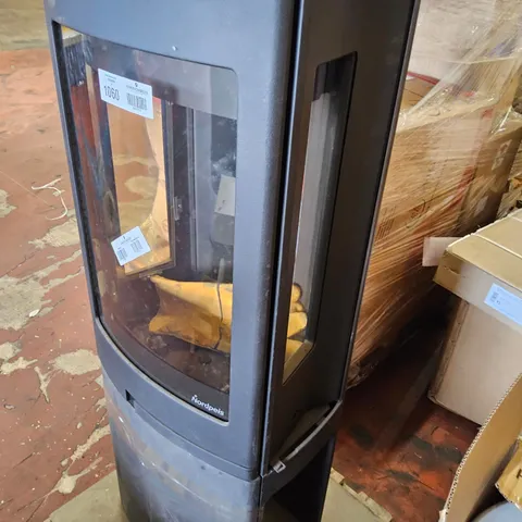 NORDPEIS FREESTANDING WOOD BURNER STOVEWITH LOG STORE BASE